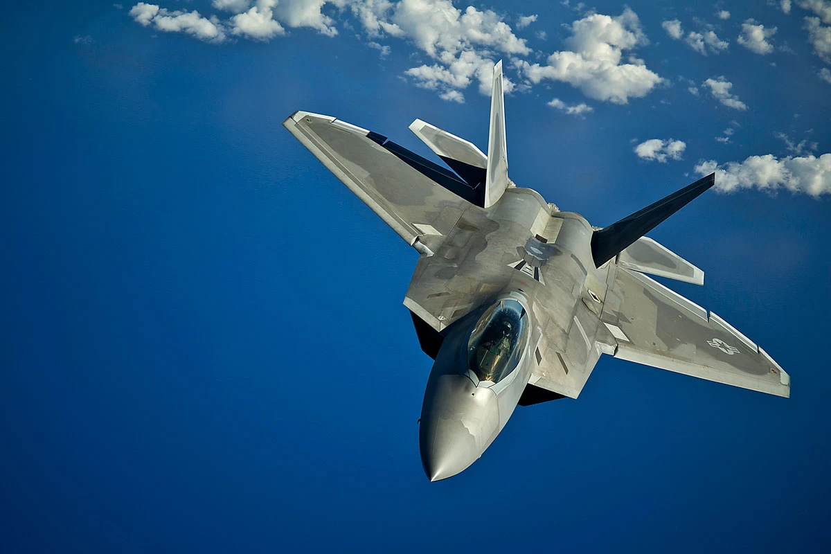 Μοίρα F-22 Raptor στα ΗΑΕ με στόχο το Ιράν: Προς ενεργοποίηση της Αμοιβαίας Αμυντικής Συνδρομής με Ελλάδα